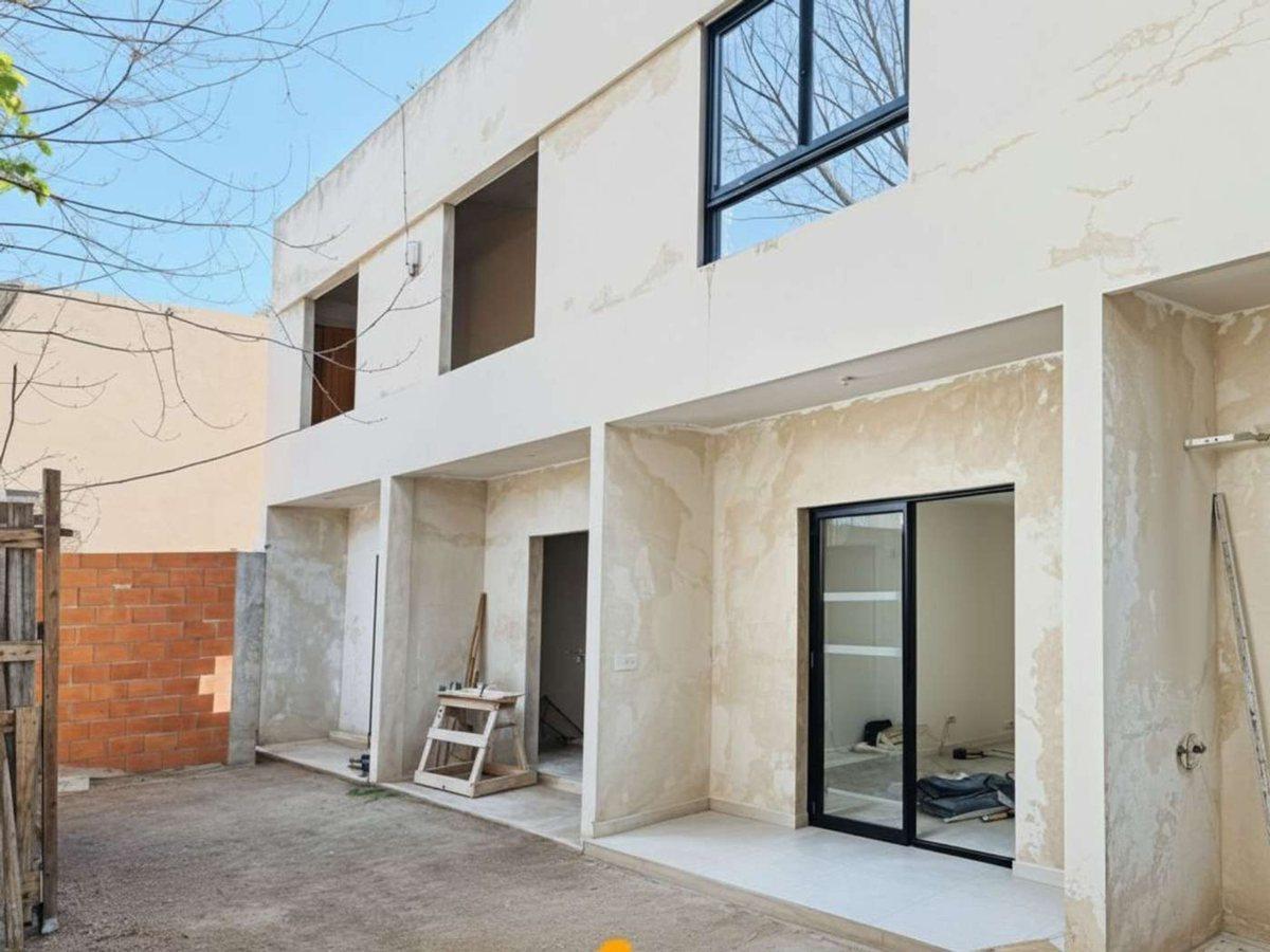 Foto de DUPLEX 3 ambientes parque cochera San Miguel, imagen 5