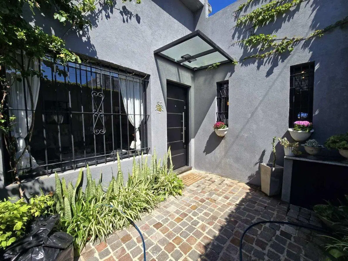 PH TIPO CASA 4 AMBIENTES EN VENTA BERNAL QUINCHO 3