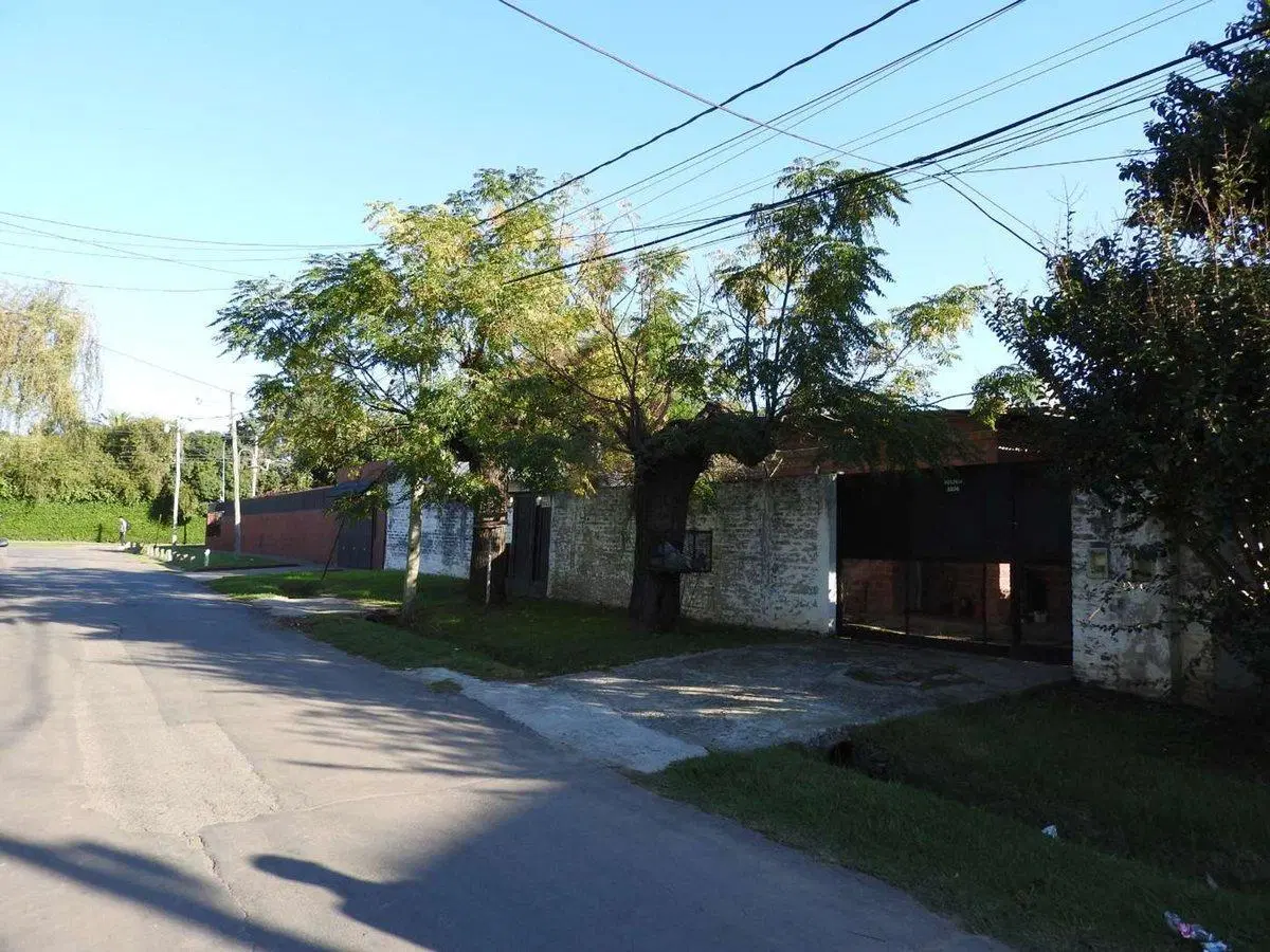 VENTA 4 CASAS BENAVIDEZ MULTIFAMILIAR DOBLE LOTE 2