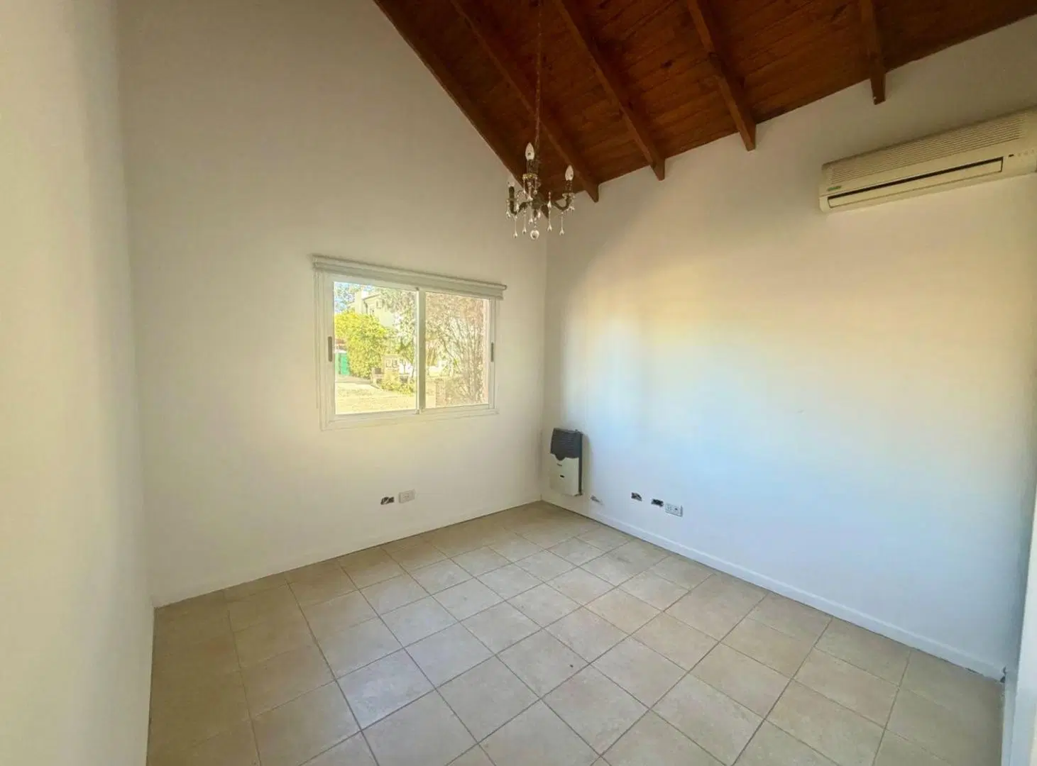 Venta Casa 4 Ambientes Pilar 5