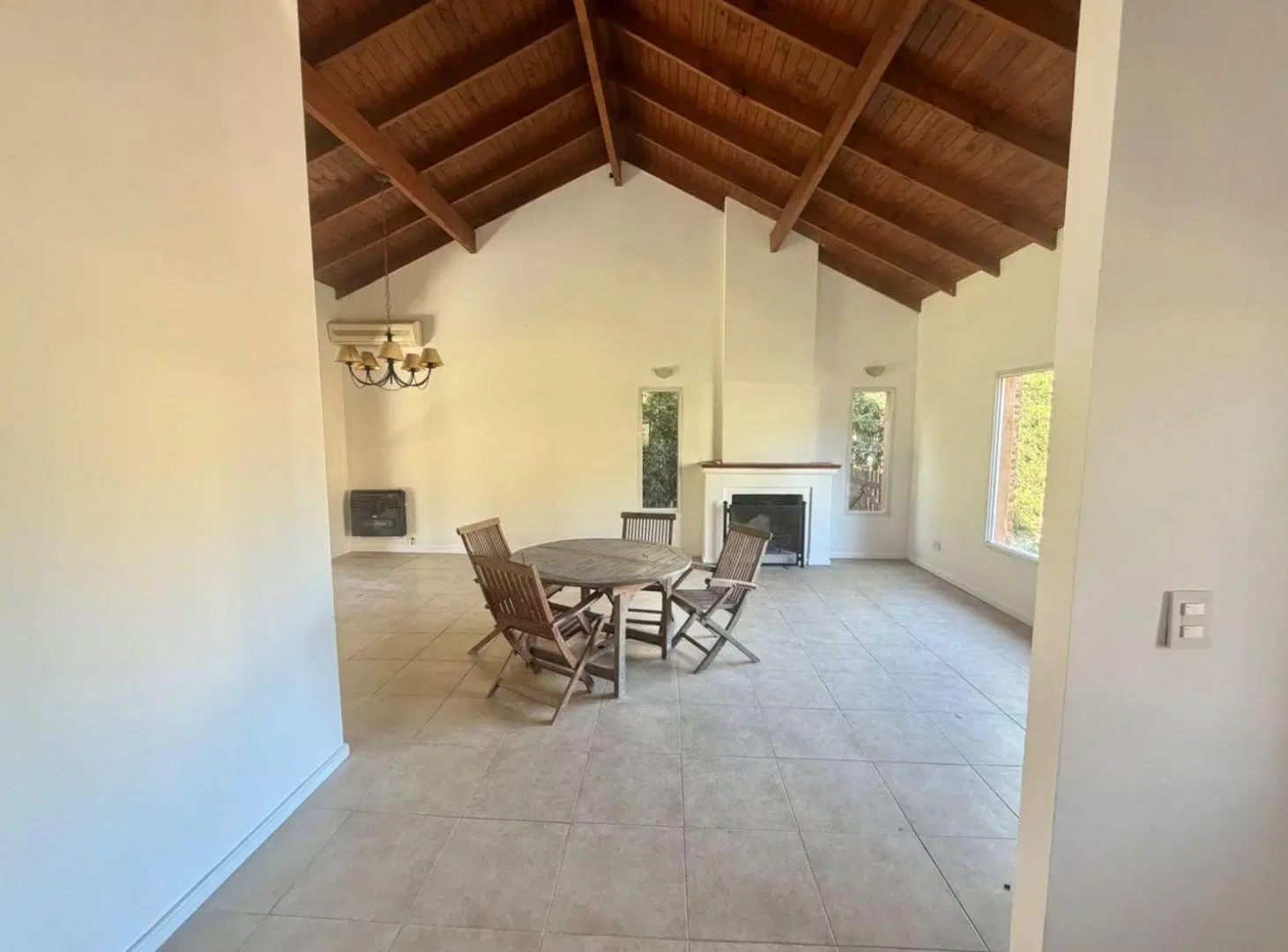 Venta Casa 4 Ambientes Pilar 2