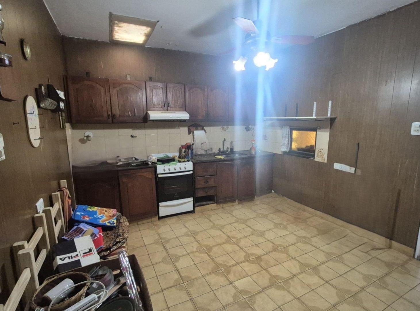 Foto de venta ph 4 ambientes a refaccionar caseros, imagen 3