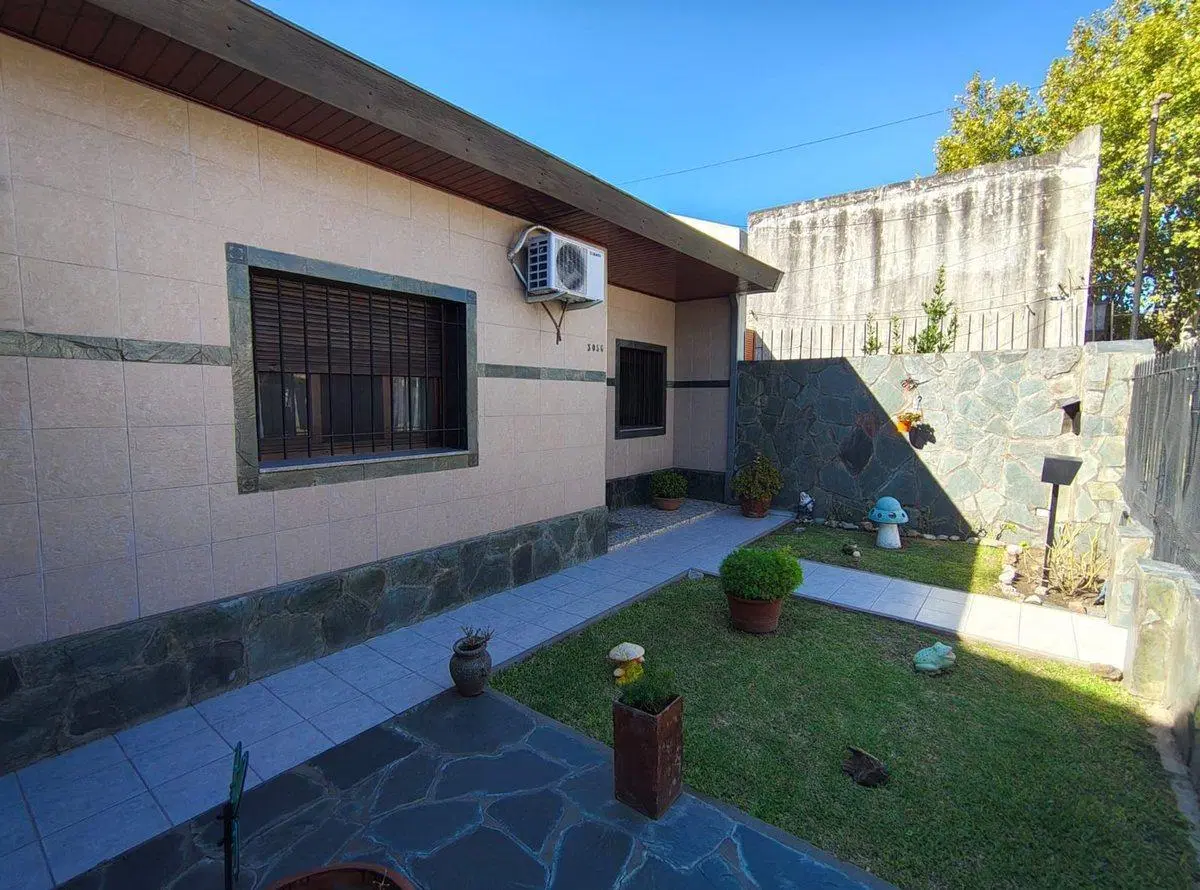 RESERVADA / CASA EN JOSE LEON SUAREZ 2