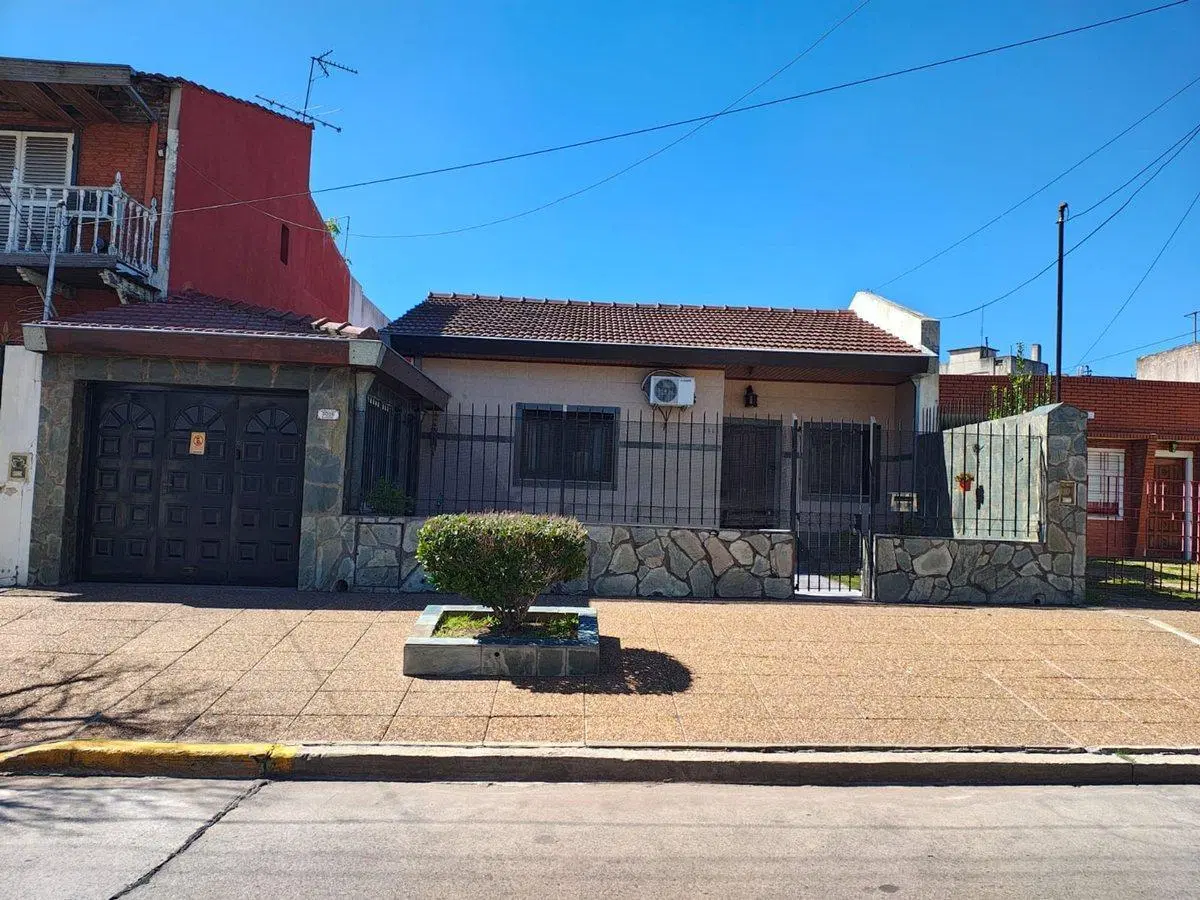 RESERVADA / CASA EN JOSE LEON SUAREZ 8