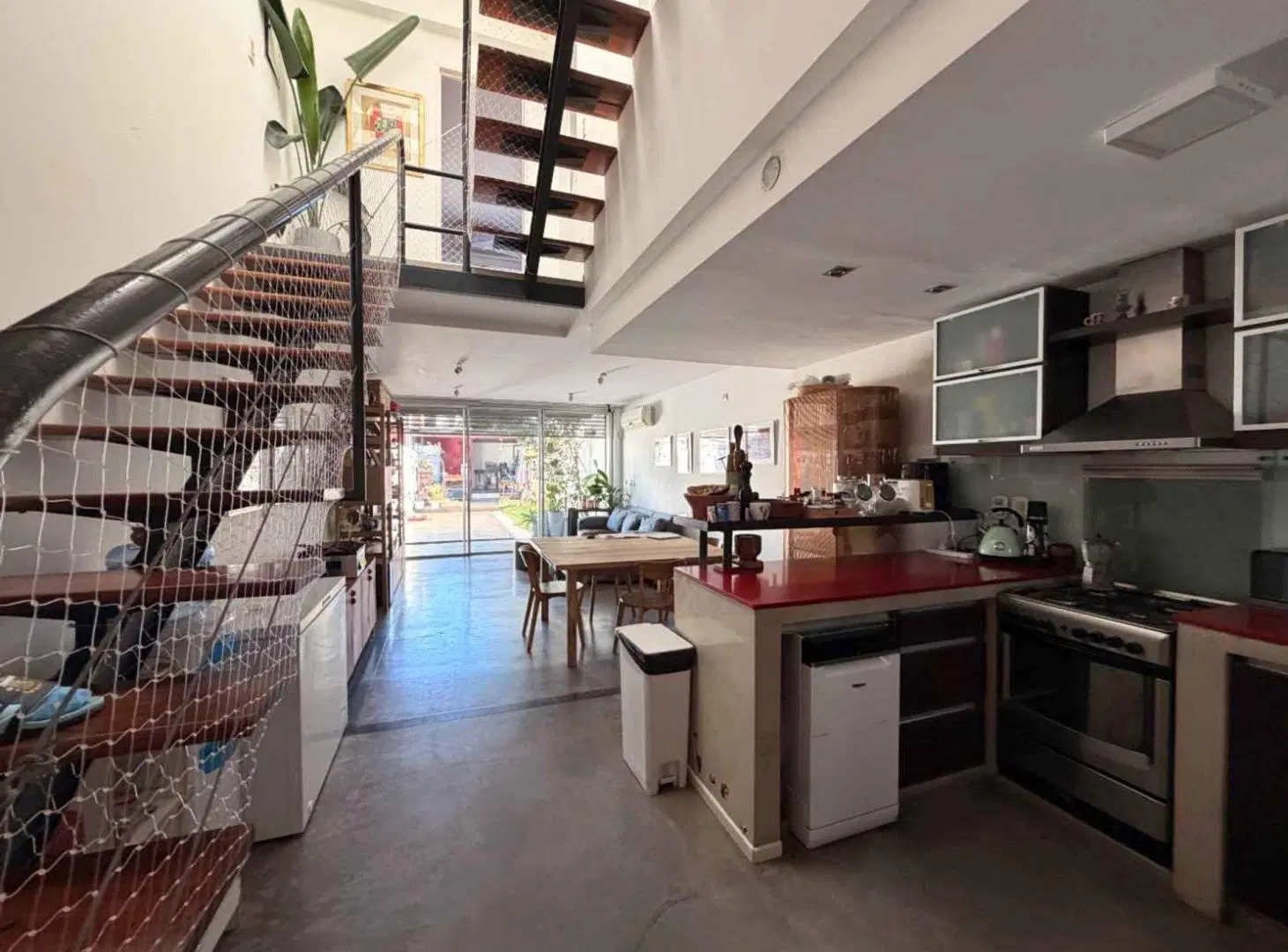 TRIPLEX 4 AMBIENTES EN VENTA MARTINEZ CON PILETA 2