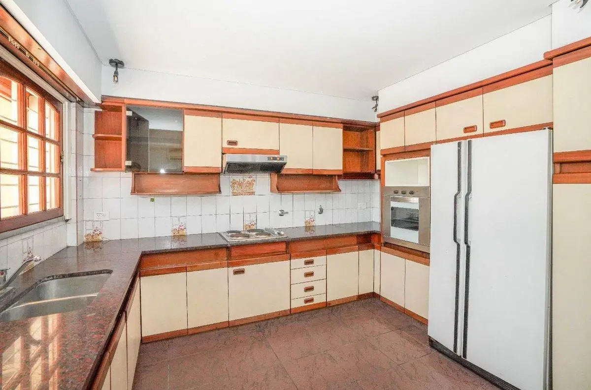 VENTA GALERIA DE LOCALES + CASA 6 AMB GRAND BOURG 2