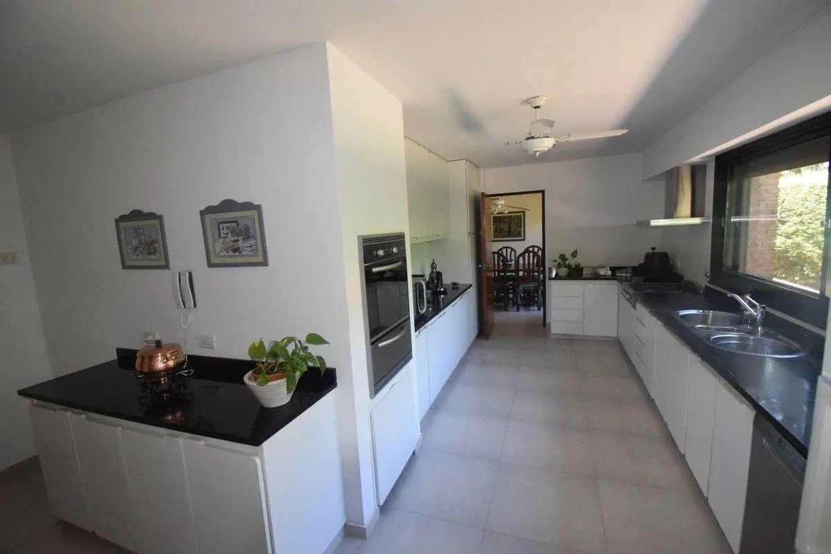 VENTA CASA LOMAS DE SAN ISIDRO ZONA GOLF PILETA 8