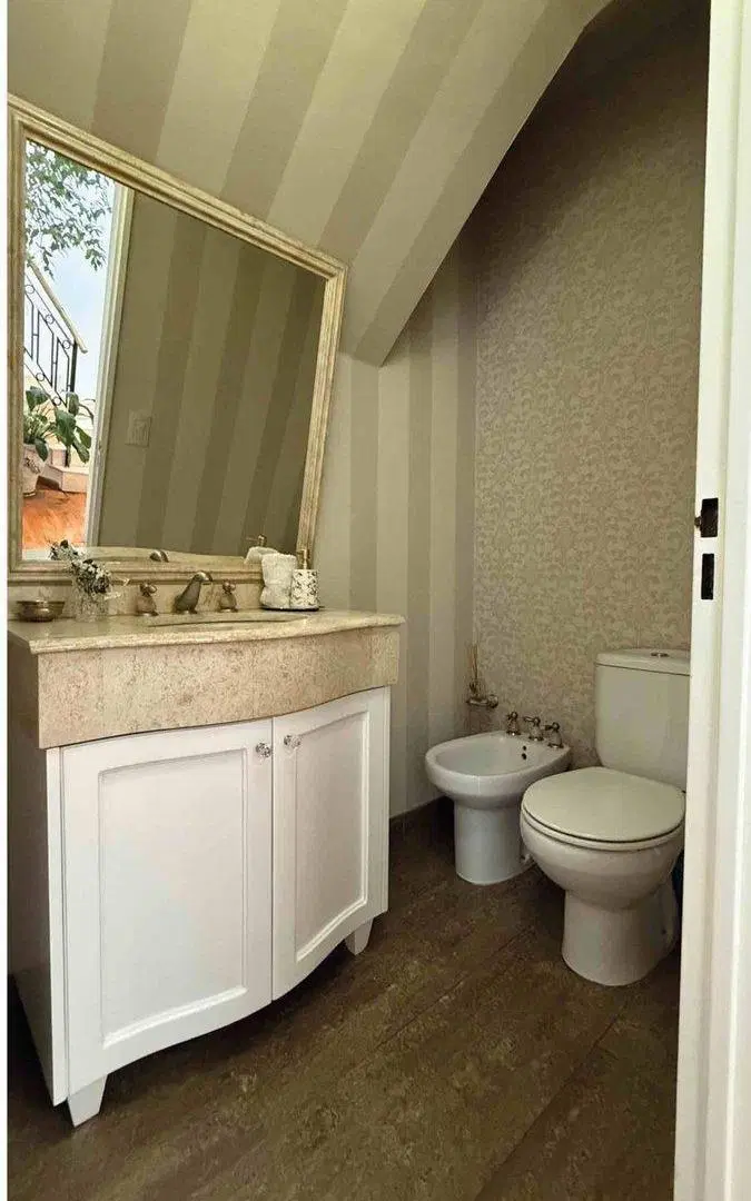 VENTA EN CASTELAR INCREIBLE CASA CON PILETA 4