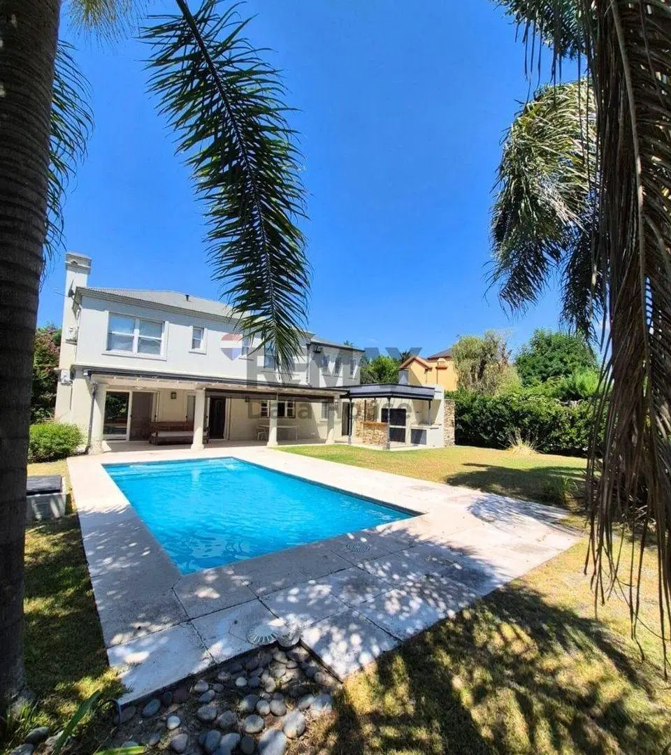 VENTA Casa  5 amb Bo. Septiembre Lote Central 3