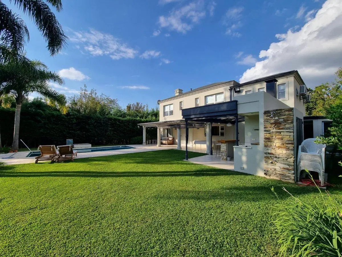 VENTA Casa  5 amb Bo. Septiembre Lote Central 2