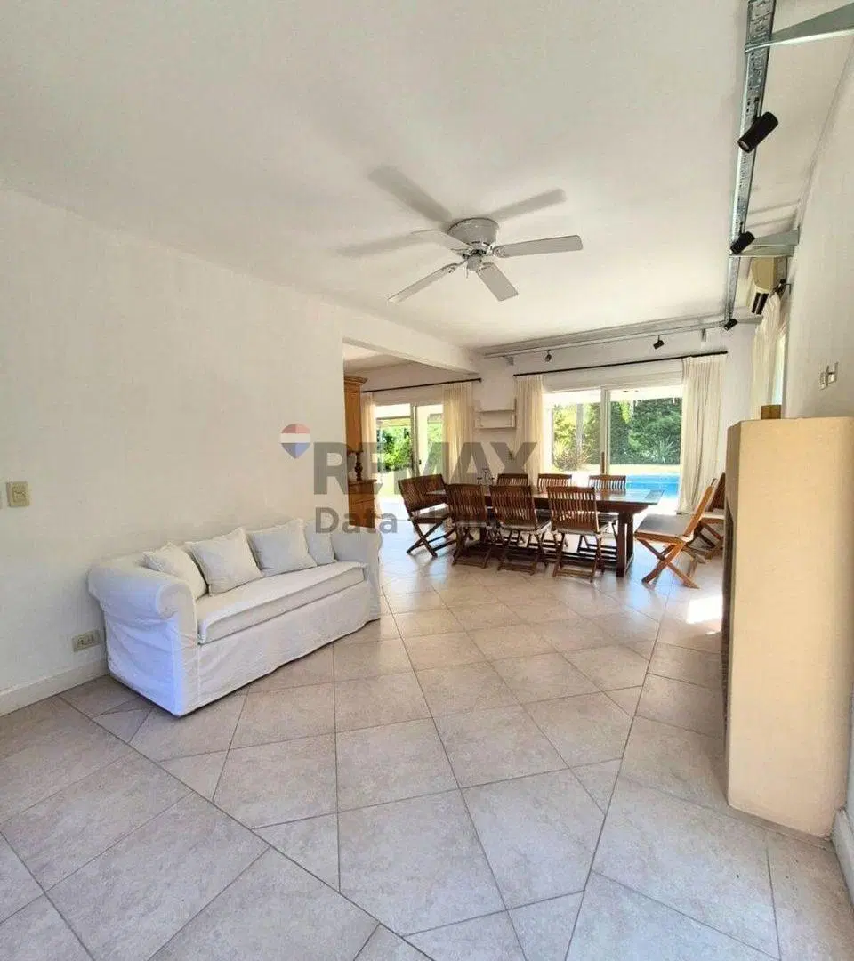 VENTA Casa  5 amb Bo. Septiembre Lote Central 8