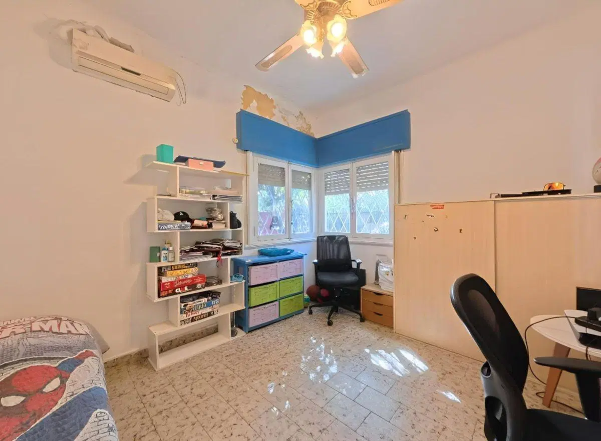 Casa en venta de 4 ambientes cochera y jardin 8