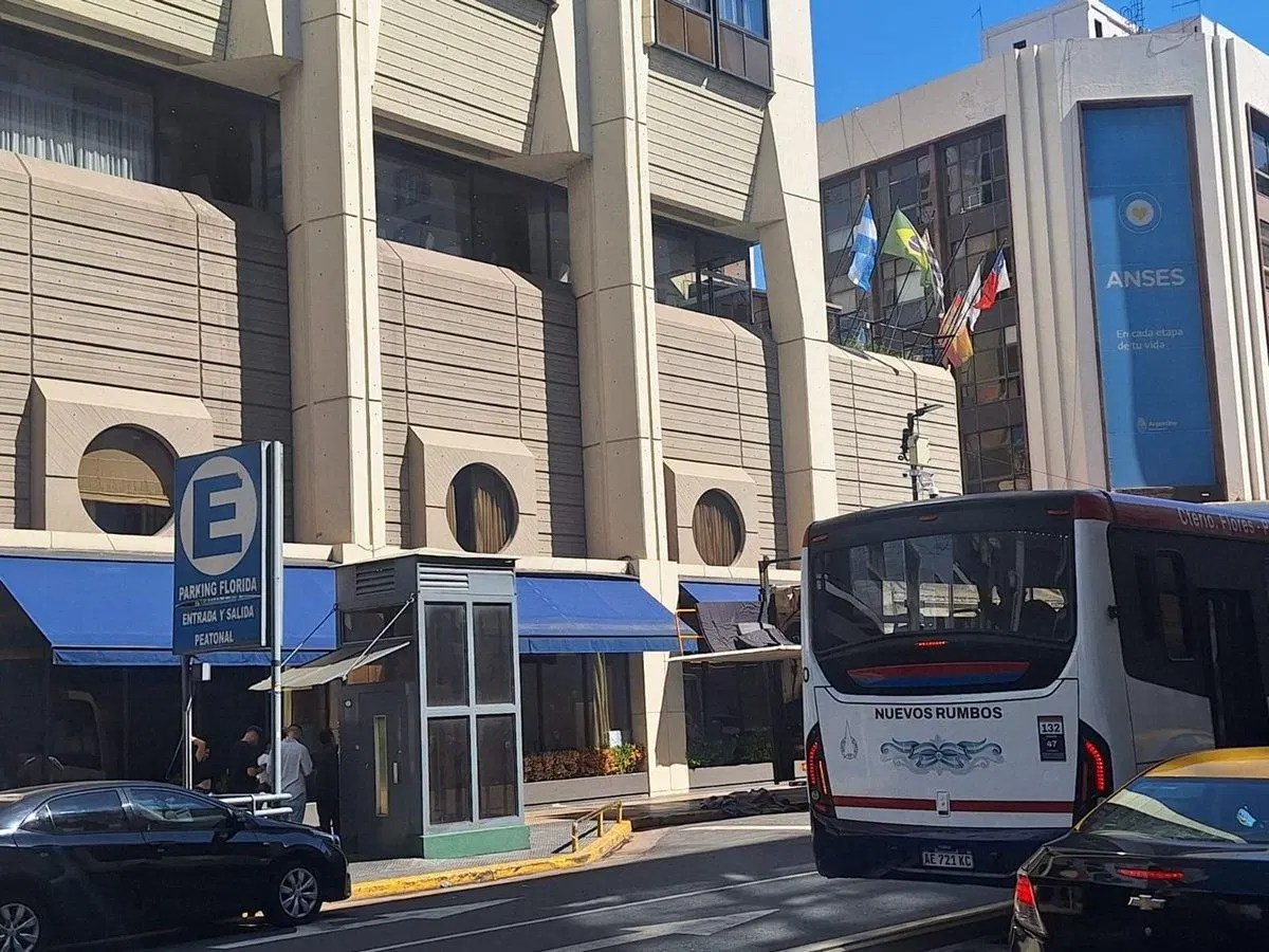 Excelente oficina ubicada en microcentro 8