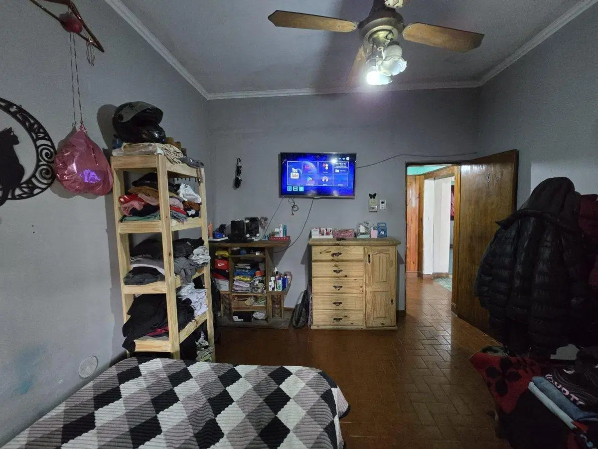 CASA 3 AMBIENTES EN VENTA EN LANÚS JARDIN COCHERA 4