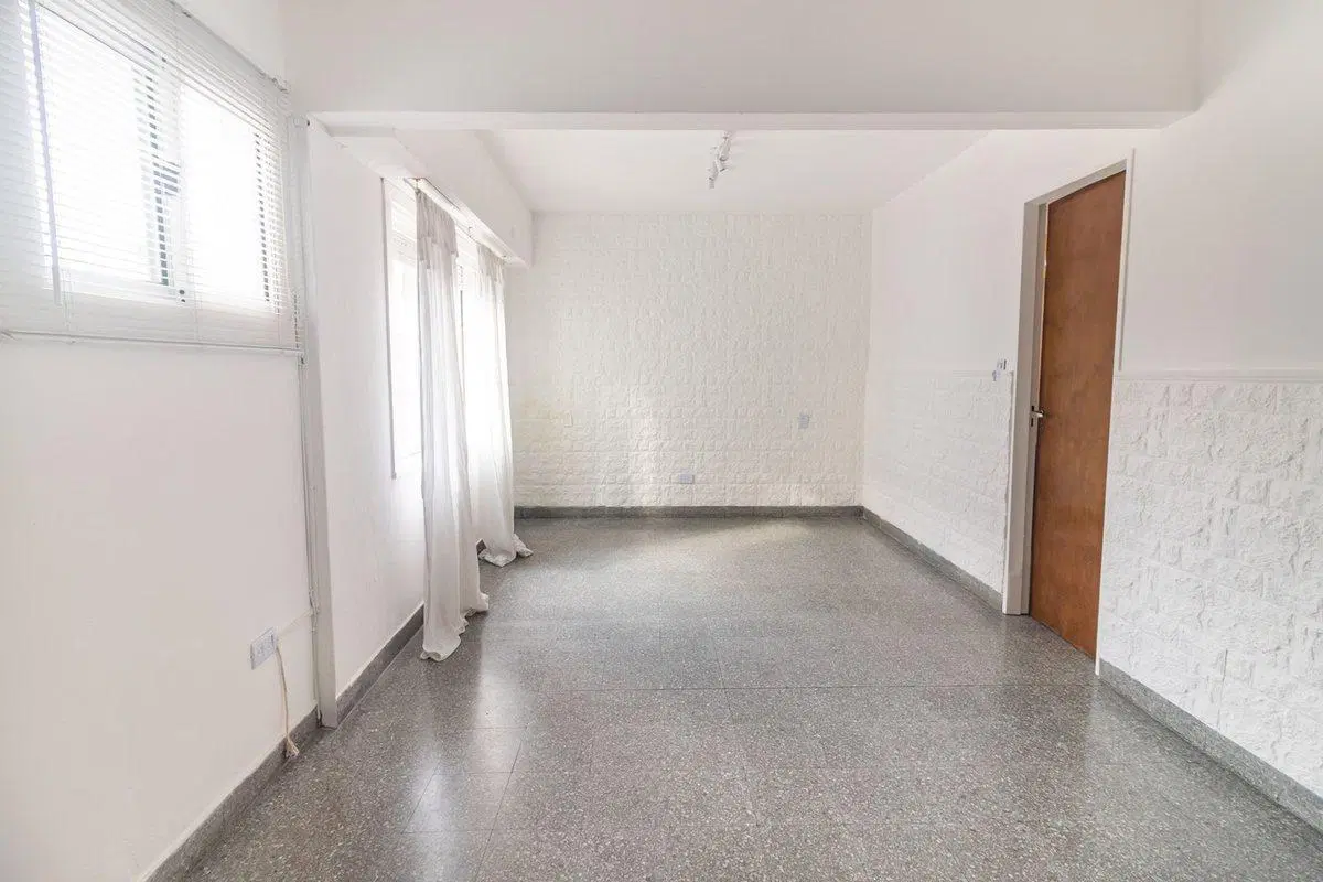 VENTA  DPTO SAN ISIDRO MONOAMB IMPECABLE EXC UBIC. 2