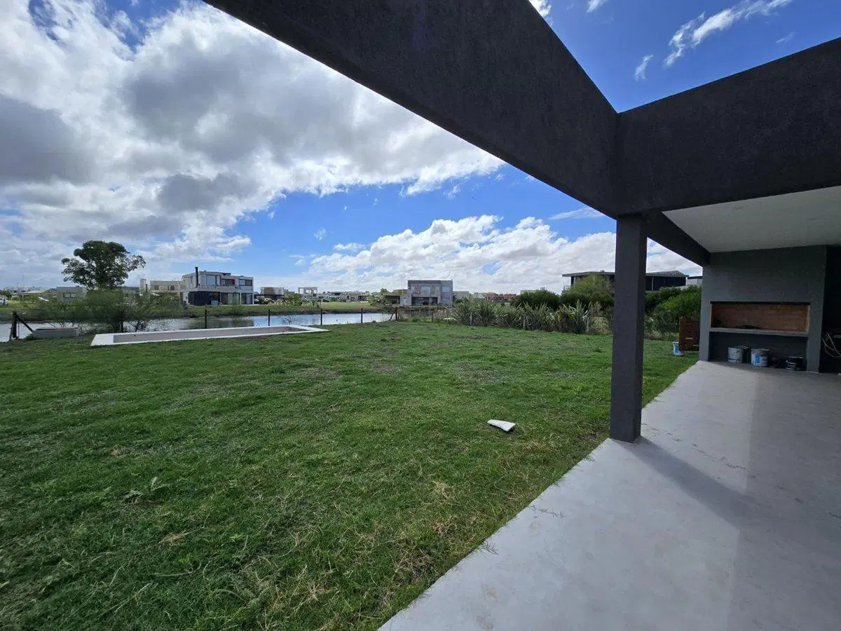CASA 5 AMBIENTES EN VENTA HUDSON SEBASTIAN GABOTO 4