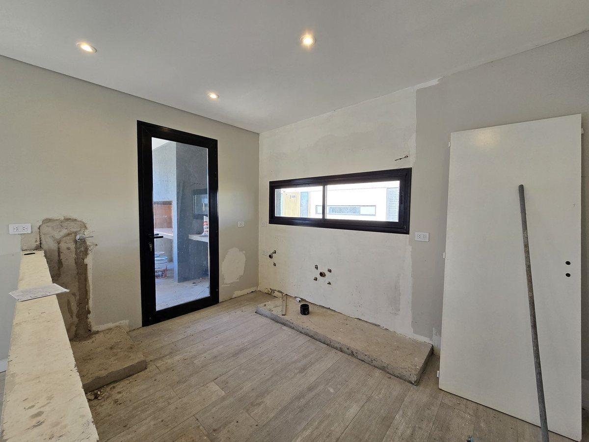 Foto de CASA 5 AMBIENTES EN VENTA HUDSON SEBASTIAN GABOTO, imagen 5