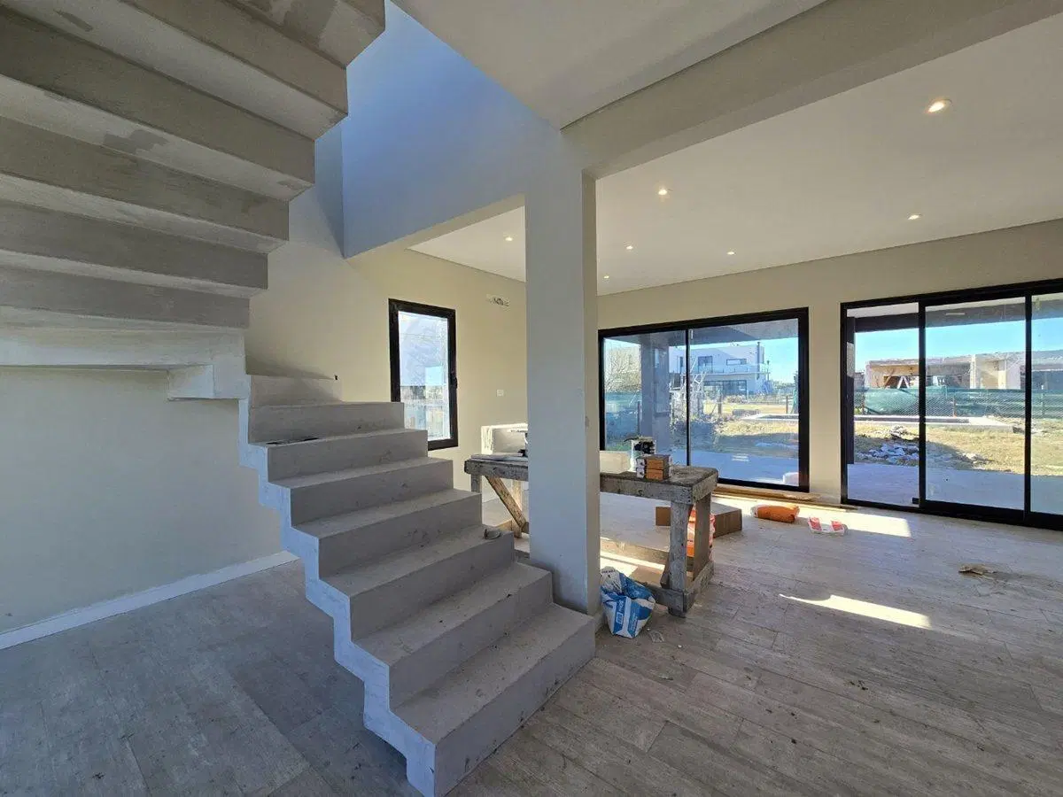 CASA 5 AMBIENTES EN VENTA HUDSON SEBASTIAN GABOTO 2