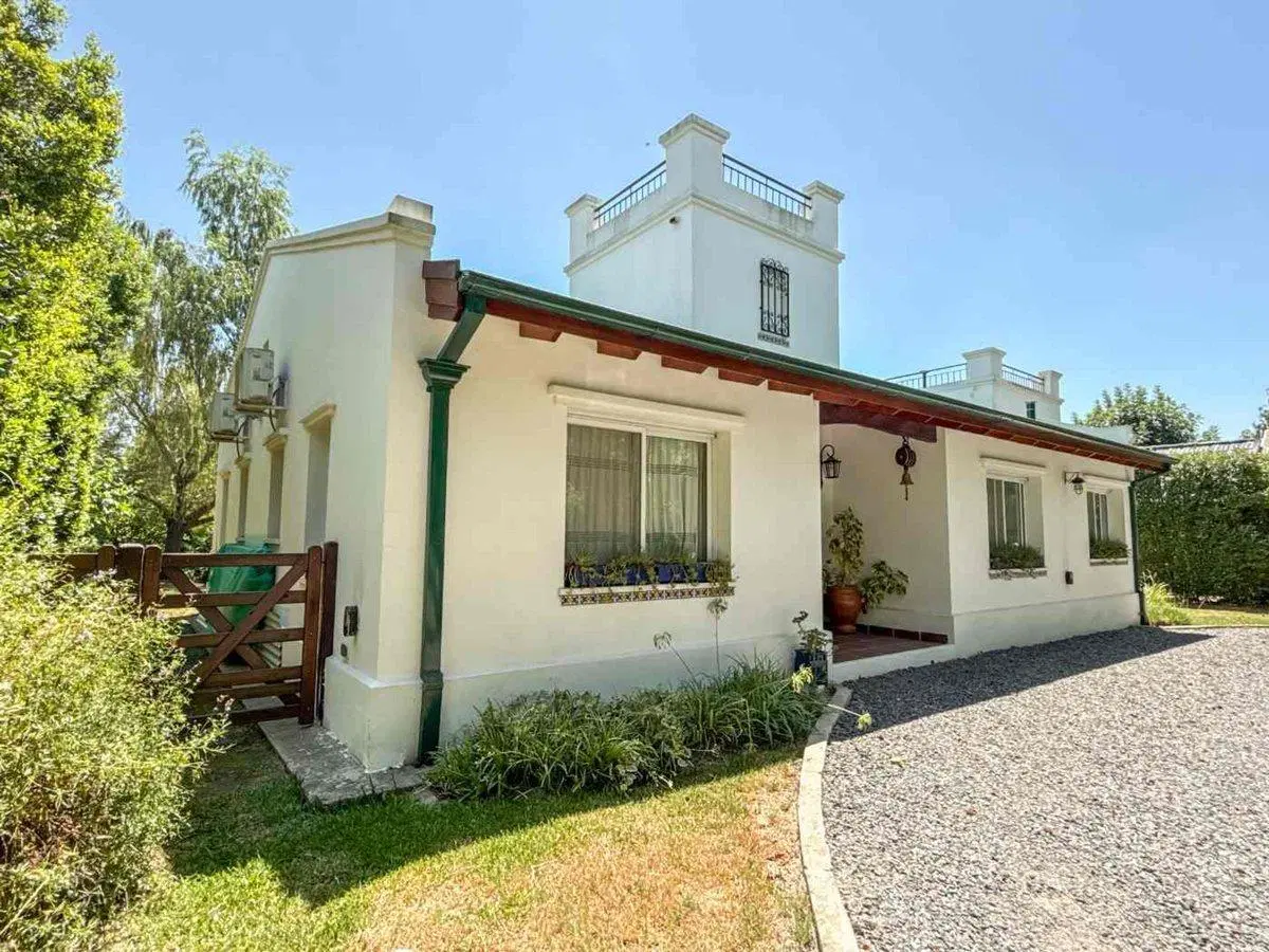 VENTA CASA 4 AMB IMPECABLE EL MIRASOL PILETA 3