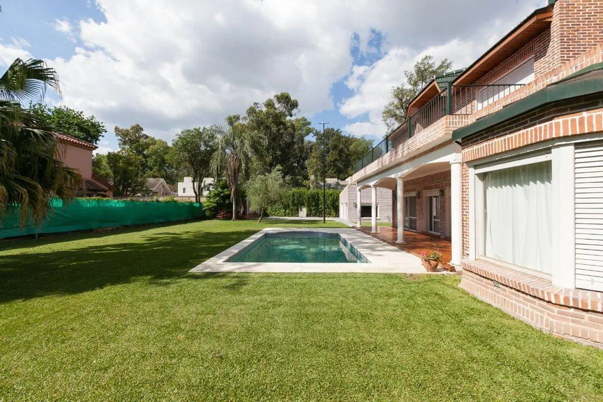 DESTACADA CASA EN LAS LOMAS DE SAN ISIDRO 2