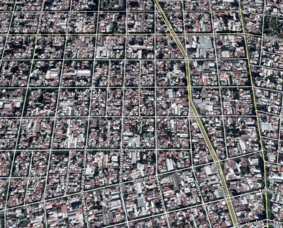 VENTA TERRENO CON DEPOSITOS, GALPONES Y RENTAS 8