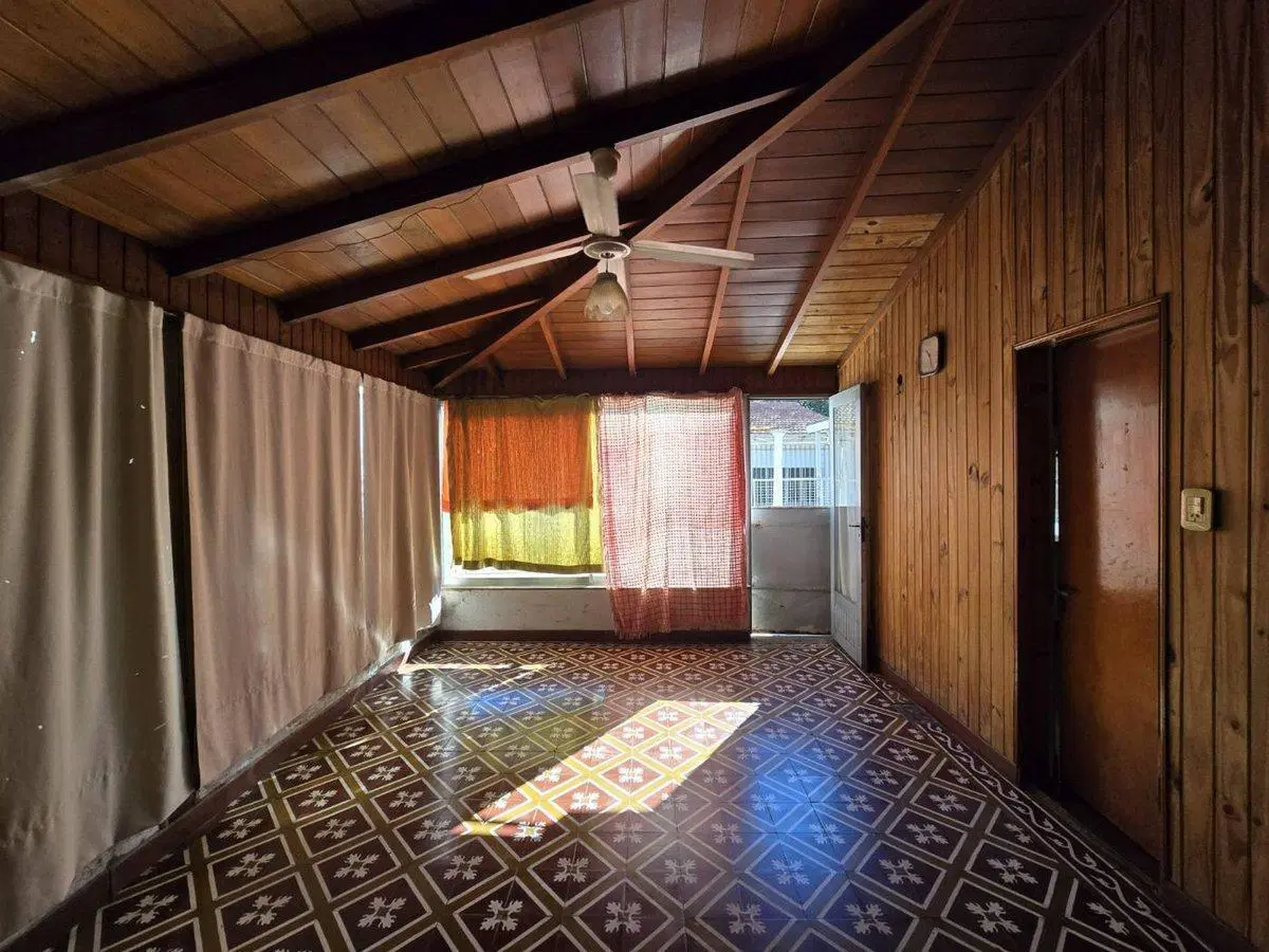 CASA 5 AMBIENTES EN VENTA EN LANUS COCHERA 8