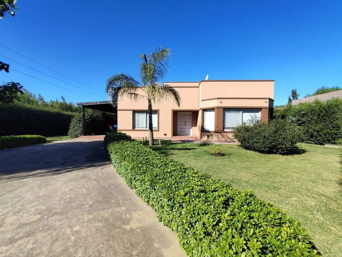 CASA 4 AMBIENTES EN VENTA EN LA CANDIDA FINANCIA 3