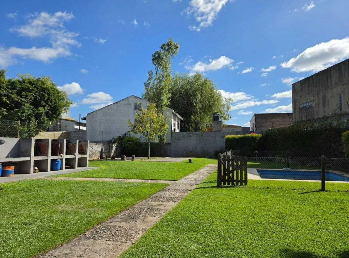 Alquiler dos ambientes con cochera Tigre amenities 2