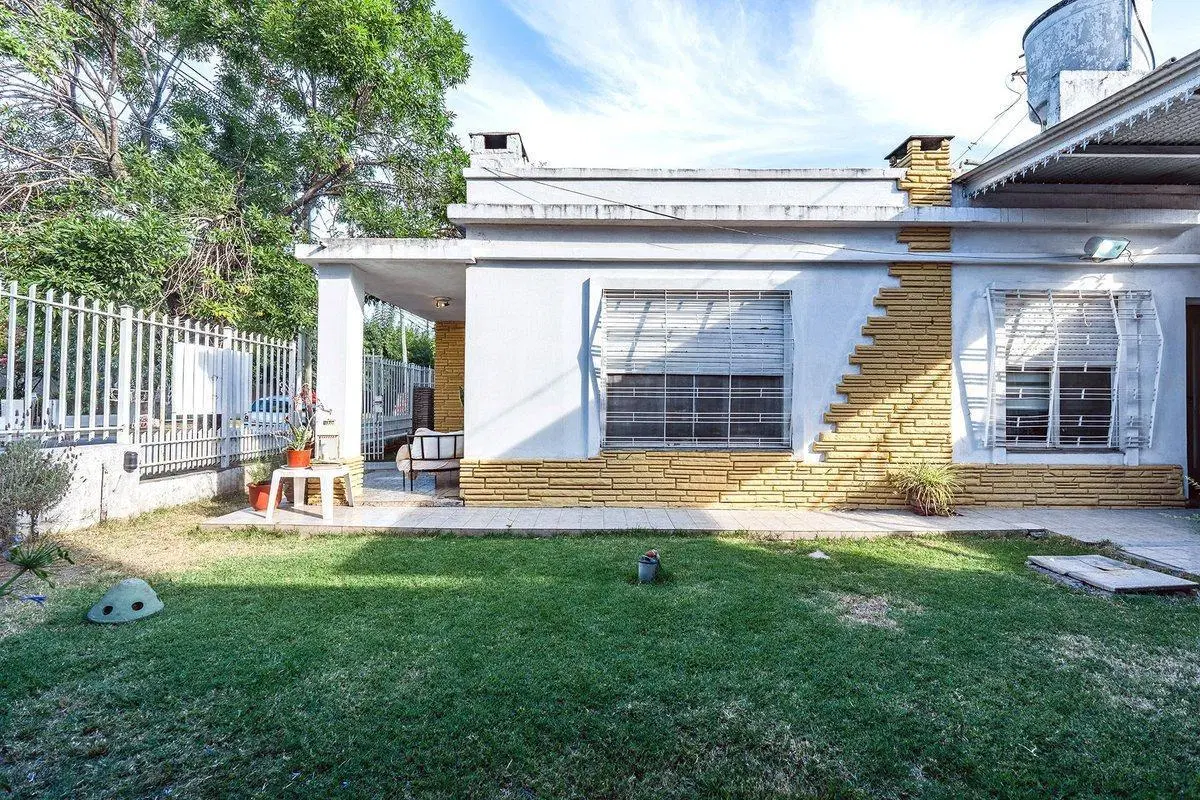 Casa Venta Apto credito Jose C Paz Centro cochera 2