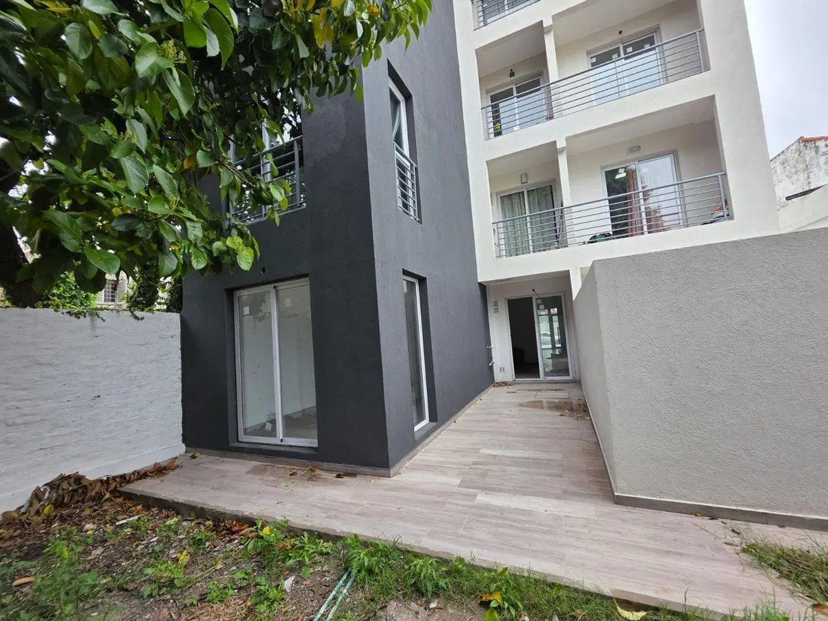DEPARTAMENTO VENTA  2 AMBIENTES CON JARDIN HAEDO 2