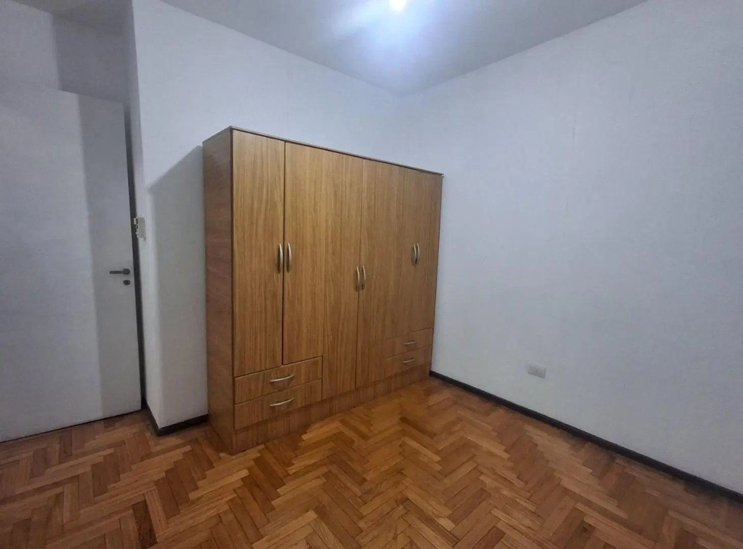 VENDE 3 amb con balcón al frente Flores 8