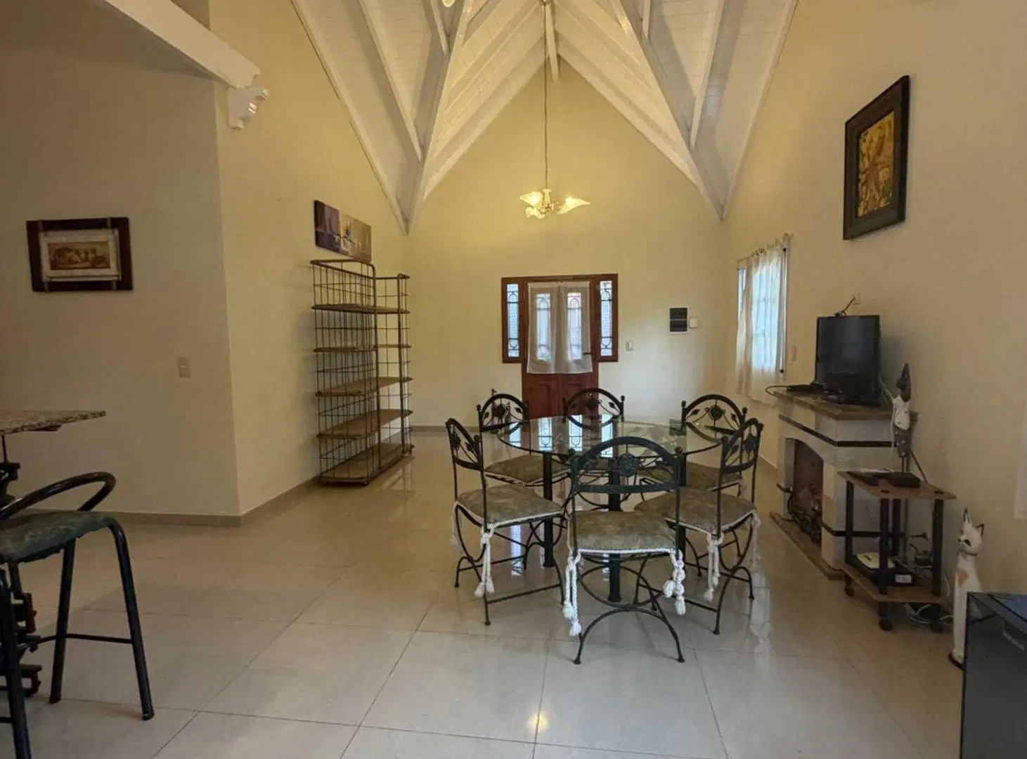 EXCELENTE CASA  EN PARQUE LELOIR ALQUILER ANUAL 3