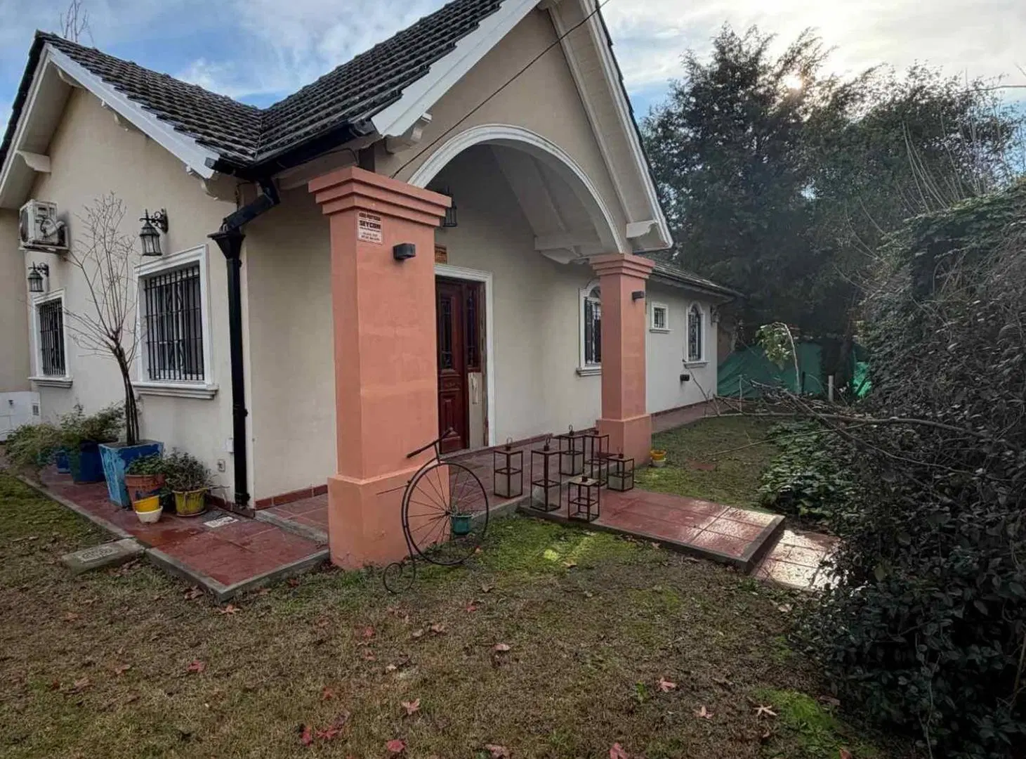 EXCELENTE CASA  EN PARQUE LELOIR ALQUILER ANUAL 5