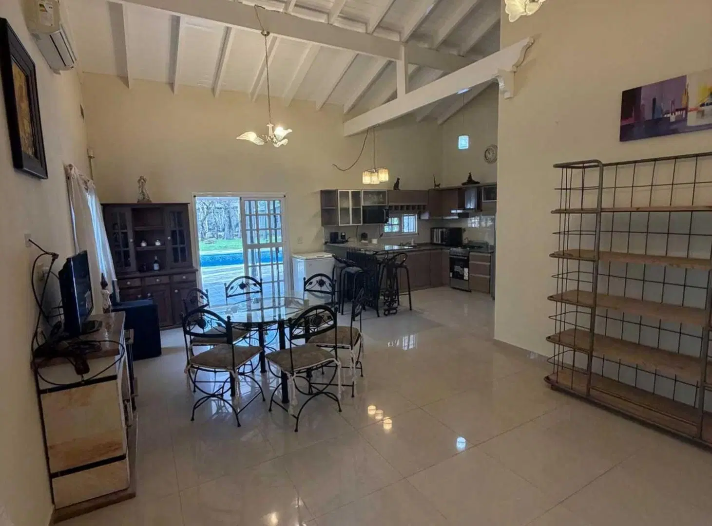 EXCELENTE CASA  EN PARQUE LELOIR ALQUILER ANUAL 8