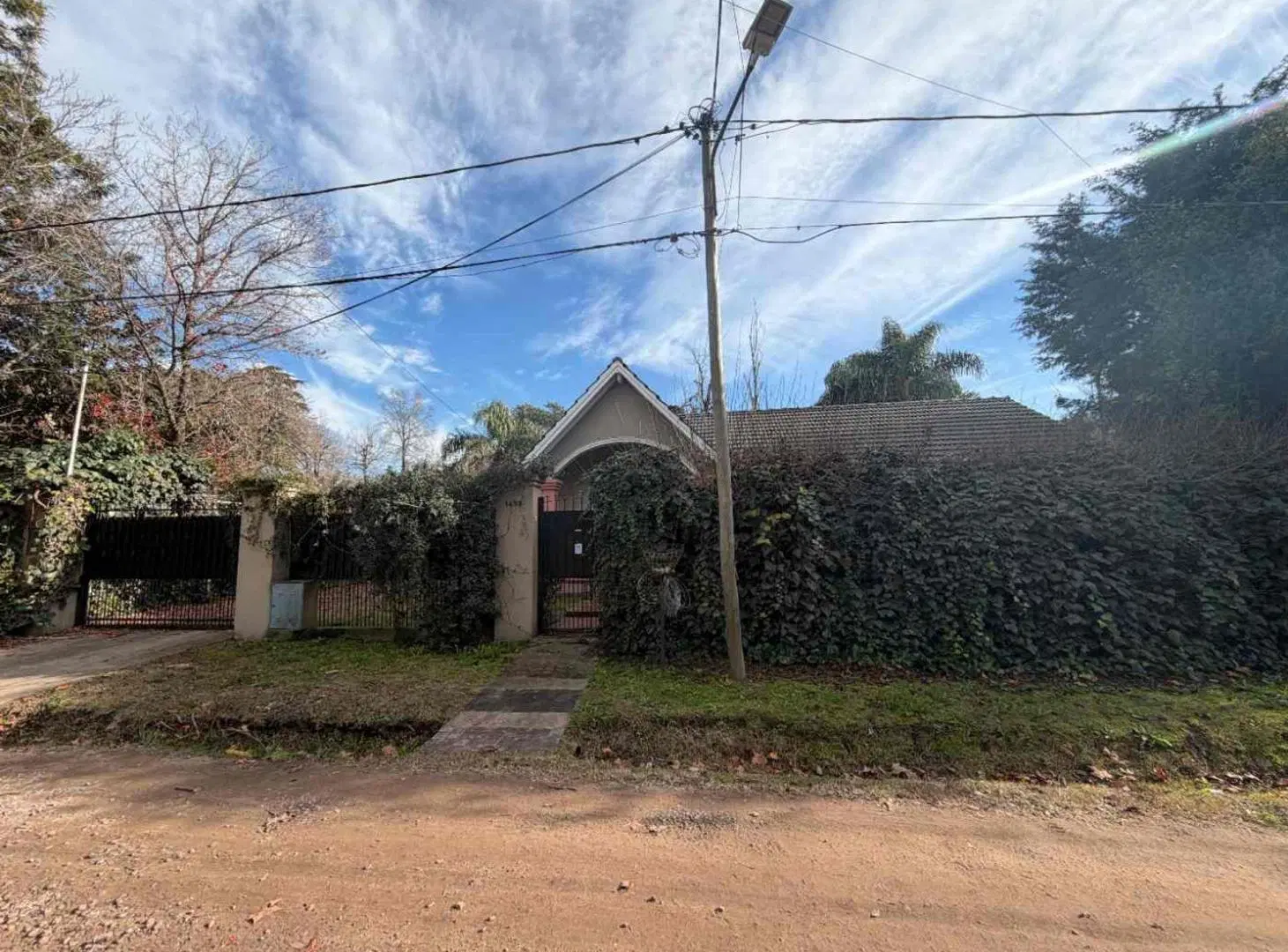 EXCELENTE CASA  EN PARQUE LELOIR ALQUILER ANUAL 2