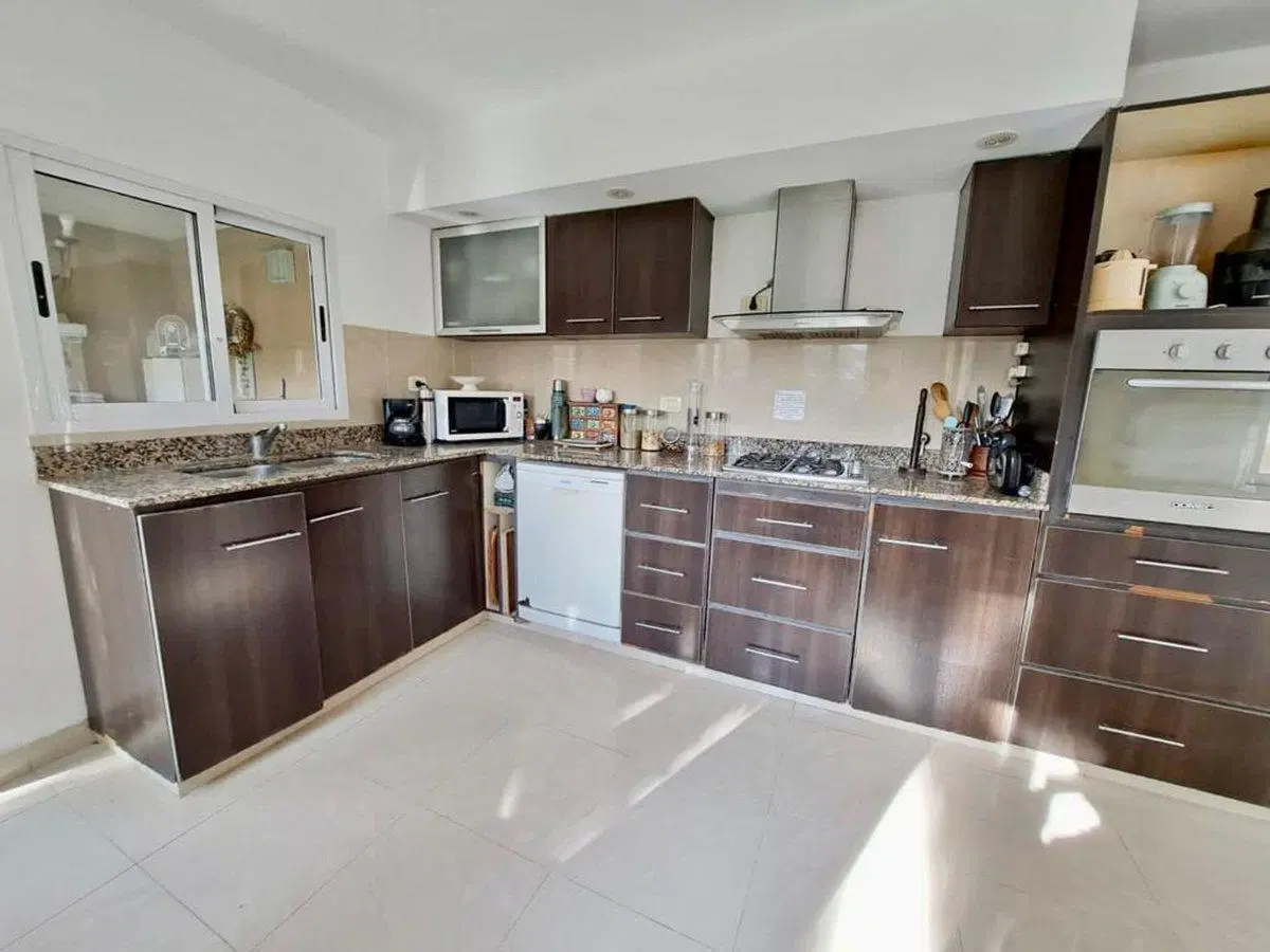 CASA EN VENTA CON PILETA EN BELLA VISTA 8