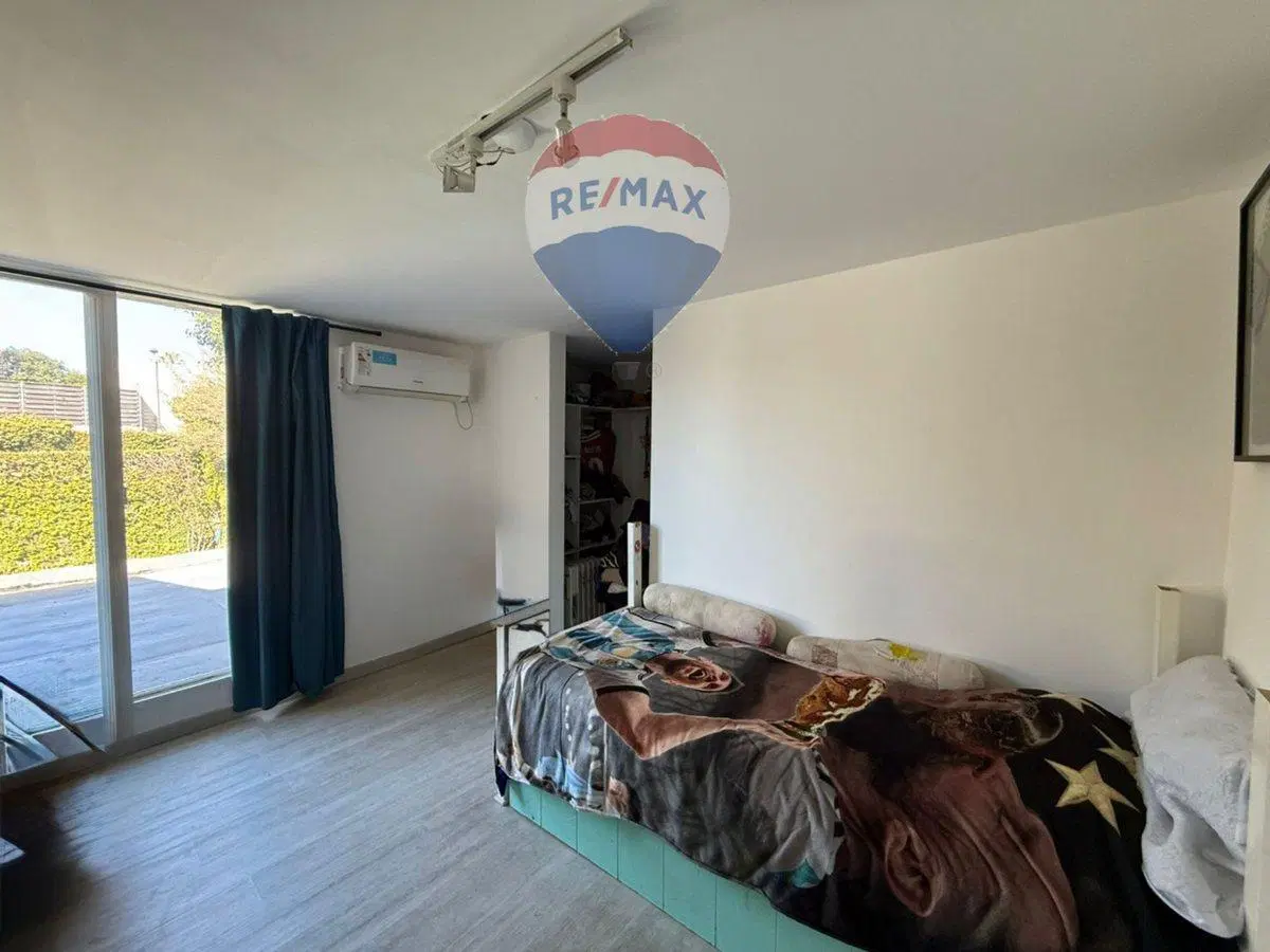 VENTA DE CASA EN SAN ISIDRO CON JARDIN Y PILETA 4