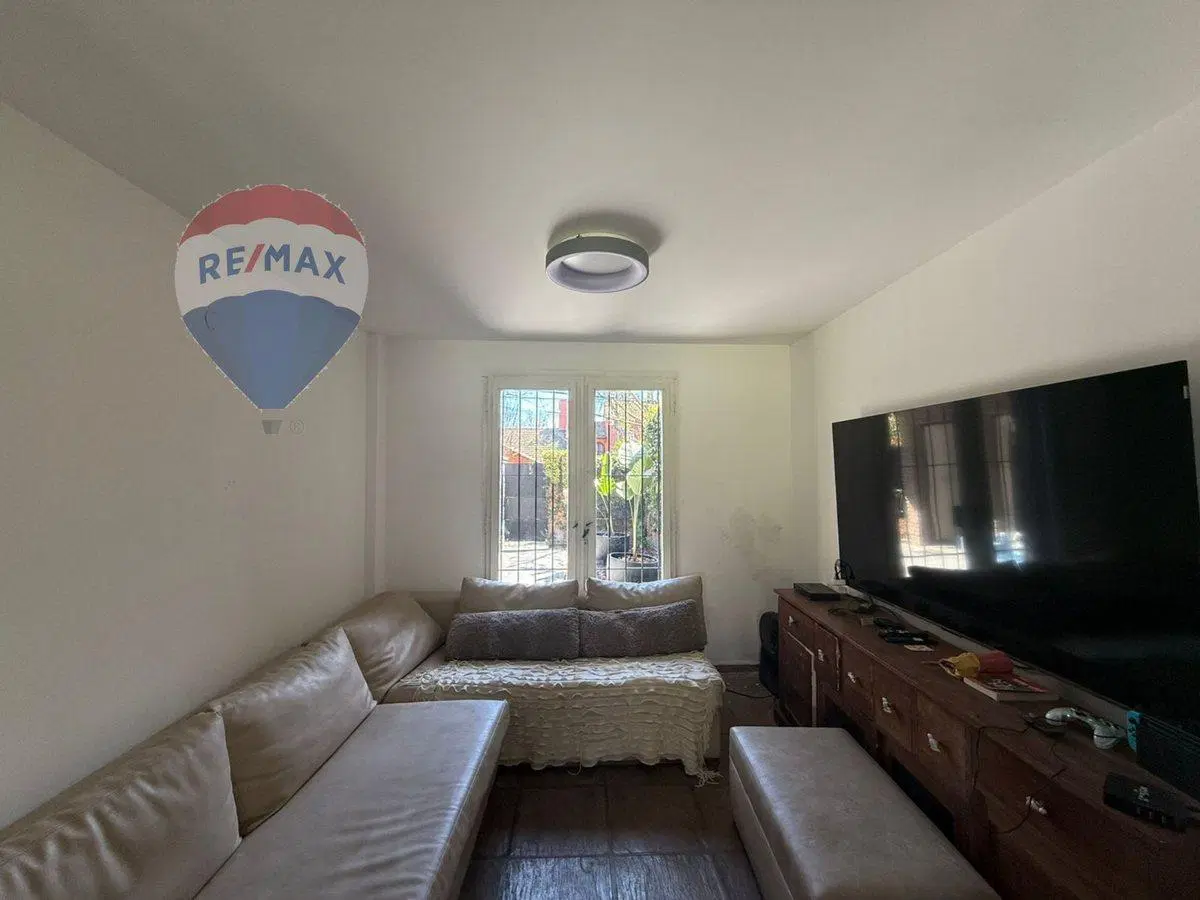 VENTA DE CASA EN SAN ISIDRO CON JARDIN Y PILETA 3