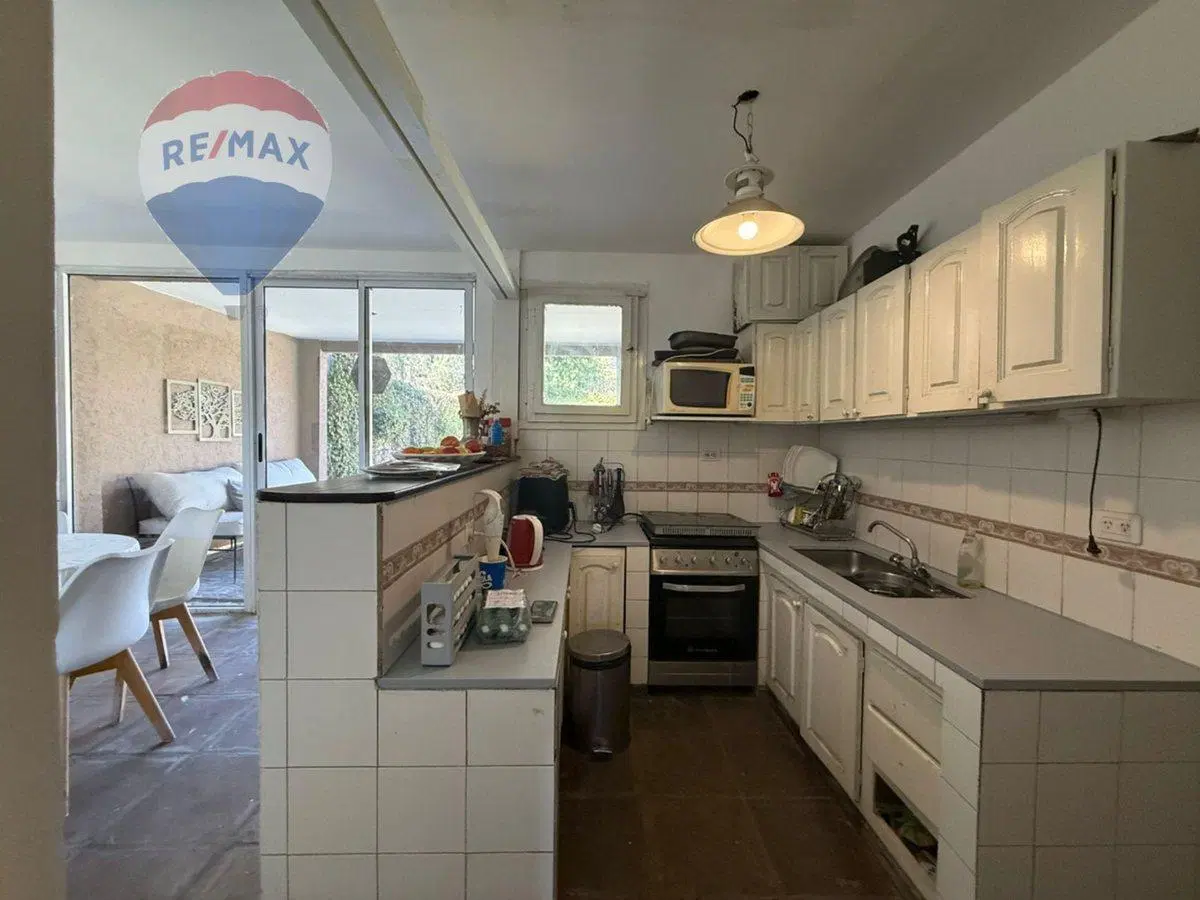VENTA DE CASA EN SAN ISIDRO CON JARDIN Y PILETA 5