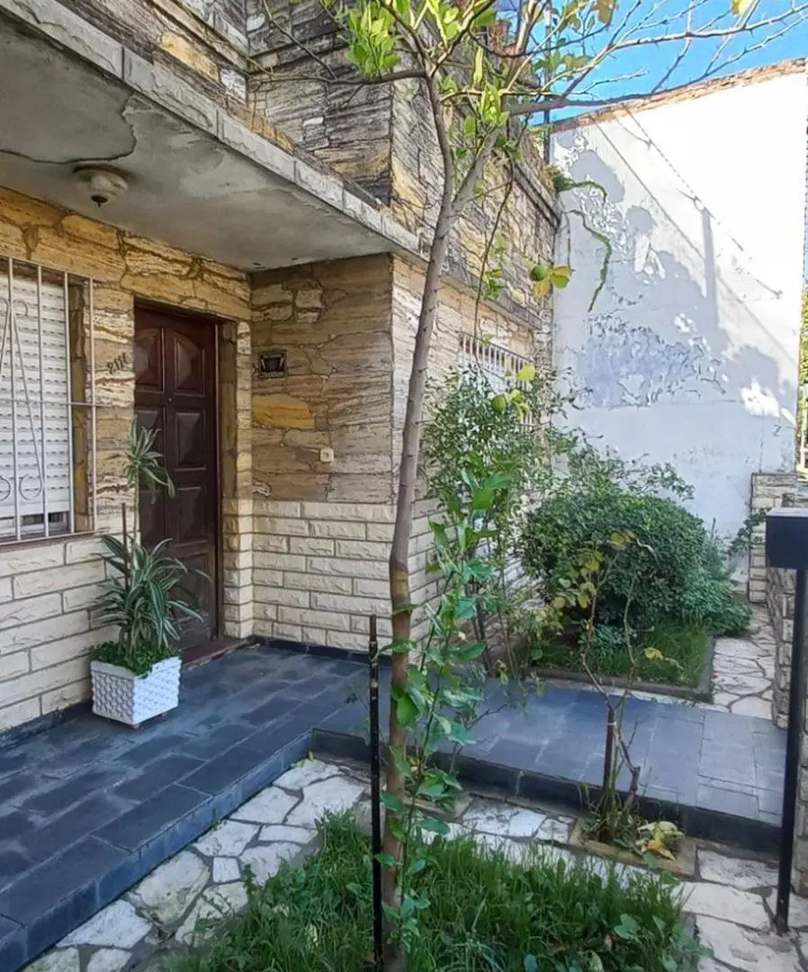 CASA EN VENTA DE 5 AMBIENTES Y PH EN CRUCESITA 4