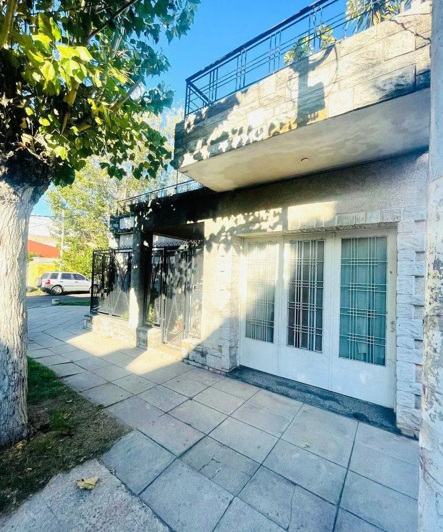 VENTA DE CASA 5 DORMITORIOS EN CIUDADELA 3