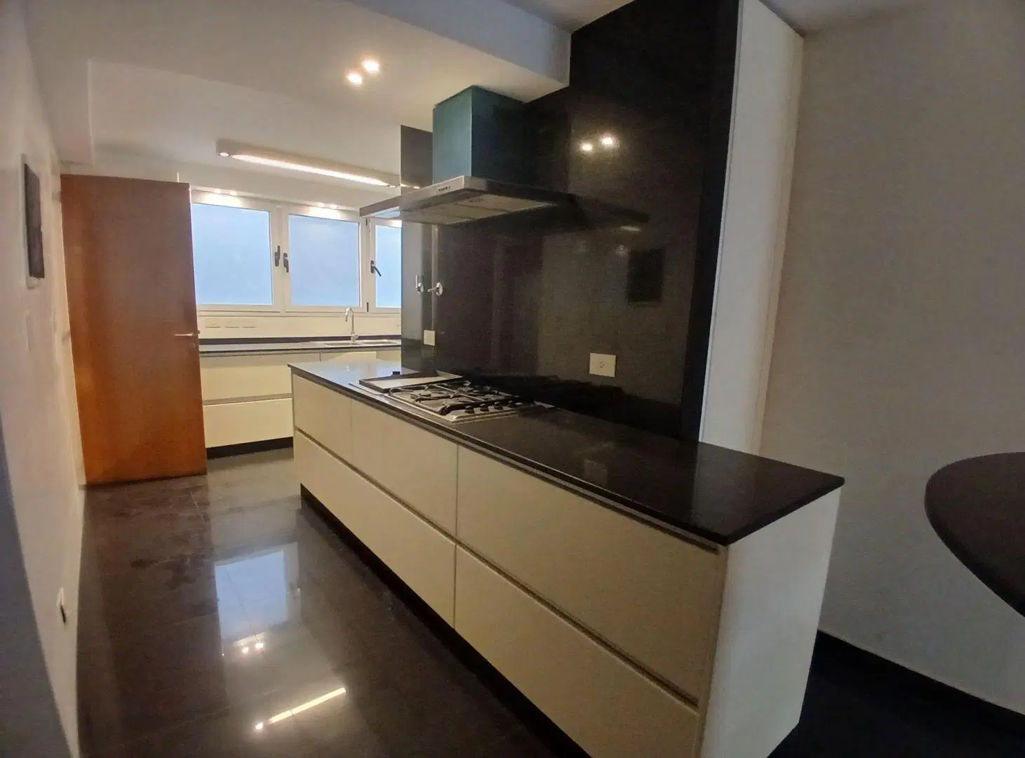 Vende Piso 4 / 5 Dormitorios Caballito Sur 2 Coch. 4