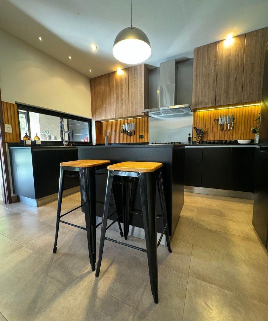 Foto de CASA EN VENTA 5 AMBIENTES EN ALTOS DEL SOL, imagen 4