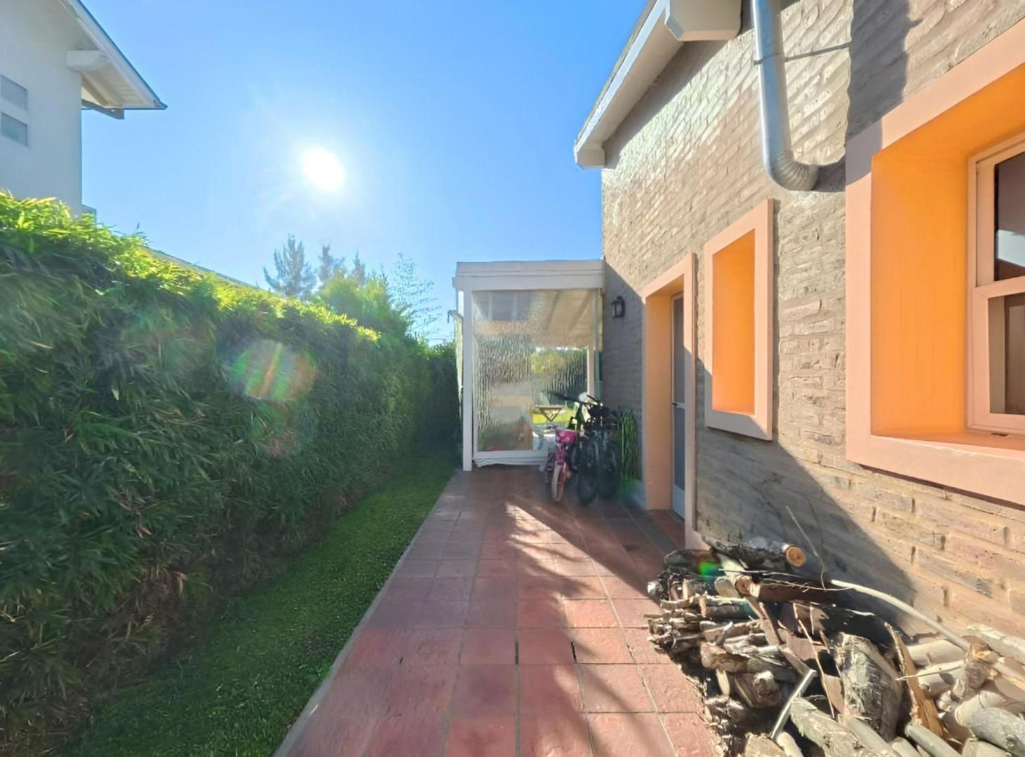 Foto de CASA EN VENTA 3 DORMITORIOS CON PILETA B.CERRADO, imagen 4
