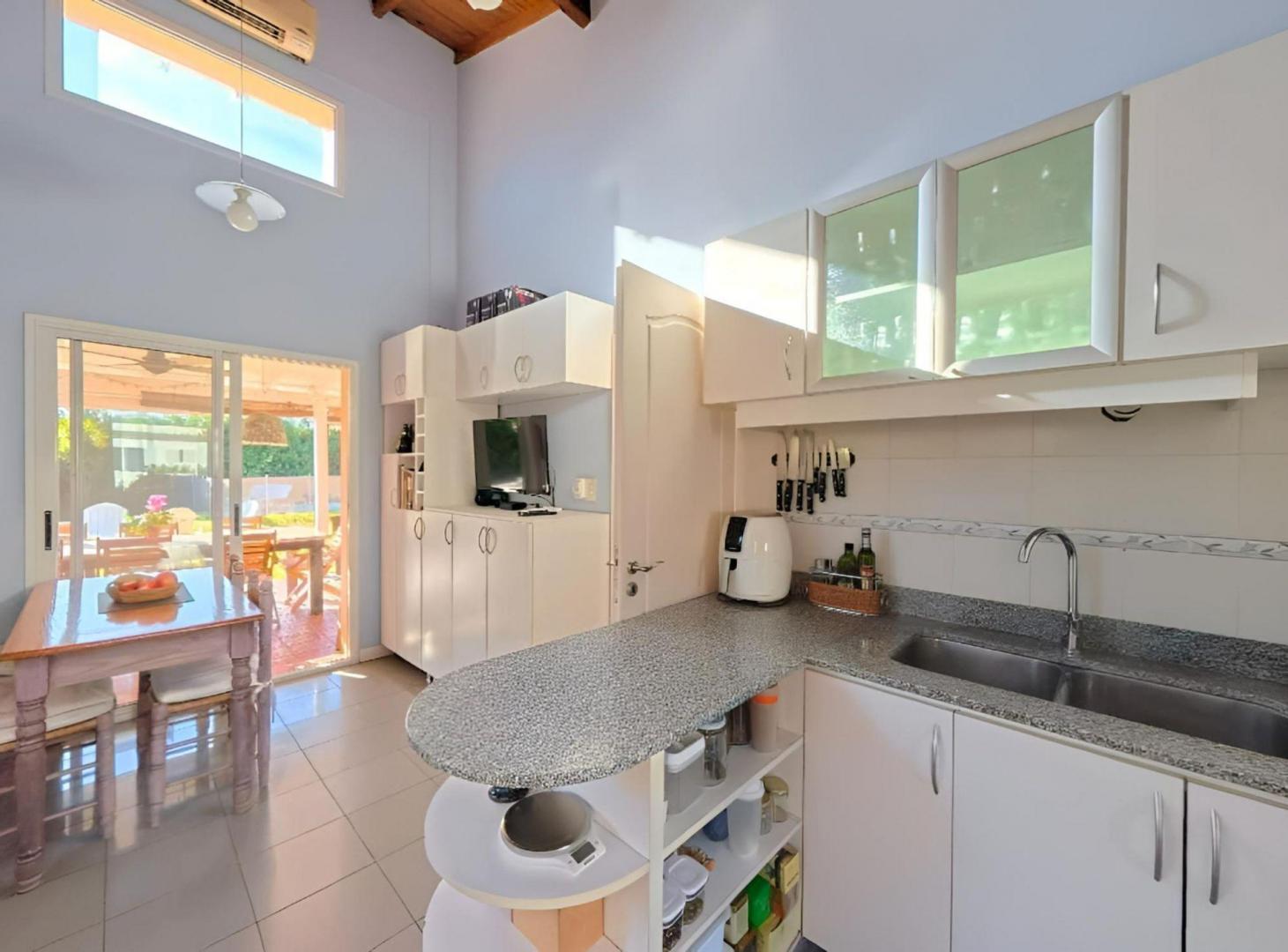 Foto de CASA EN VENTA 3 DORMITORIOS CON PILETA B.CERRADO, imagen 3