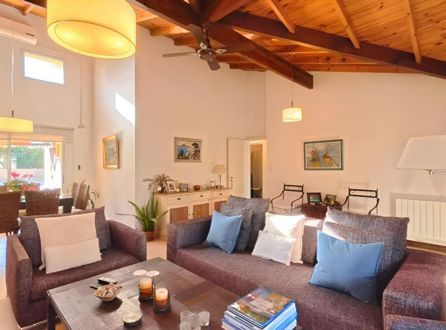 Foto de CASA EN VENTA 3 DORMITORIOS CON PILETA B.CERRADO, imagen 2