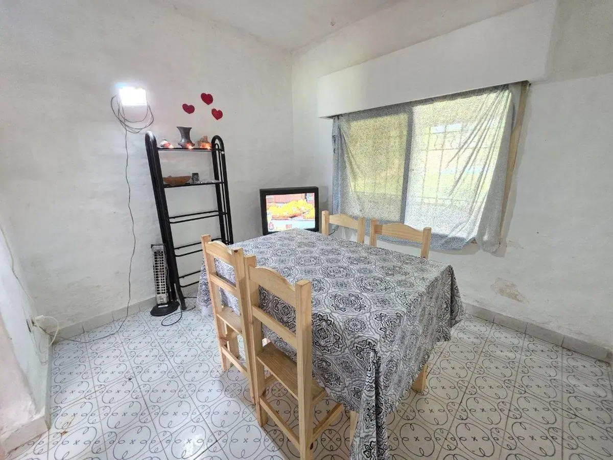 CASA EN VENTA 4 AMBIENTES GARIN CON 3 LOTES 3