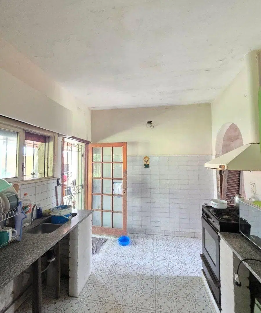 CASA EN VENTA 4 AMBIENTES GARIN CON 3 LOTES 1