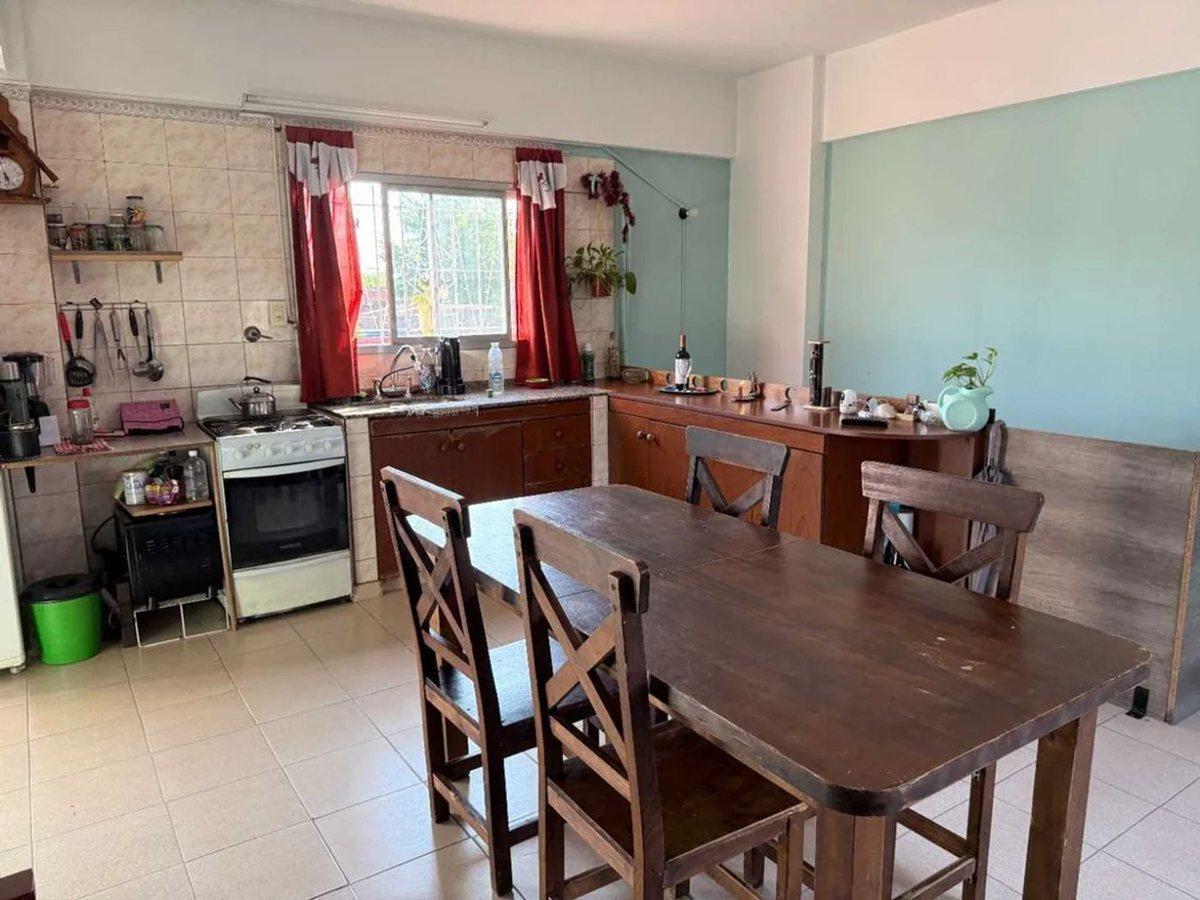 Foto de VENTA CASA EN PABLO PODESTA CON LOCAL, imagen 4