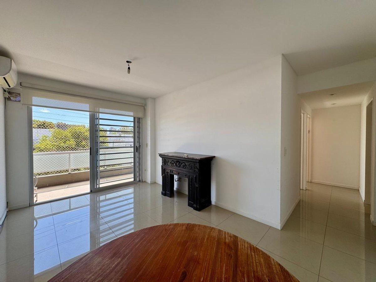 Foto de VENTA 3 AMBIENTES 2 BAÑOS COCHERA VILLA REAL, imagen 3